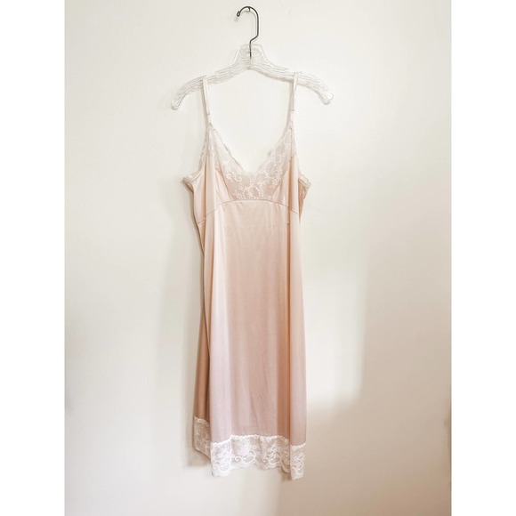 Vintage Vanity Fair Slip Lingerie Dress in Super soft pink - Picture 2 of 7